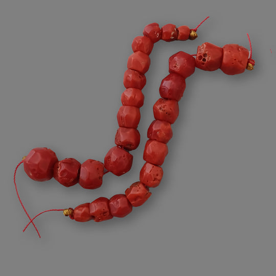 Vintage Mediterranean Red Coral Faceted Nugget Beads. 11.2 gr. b4-cor483