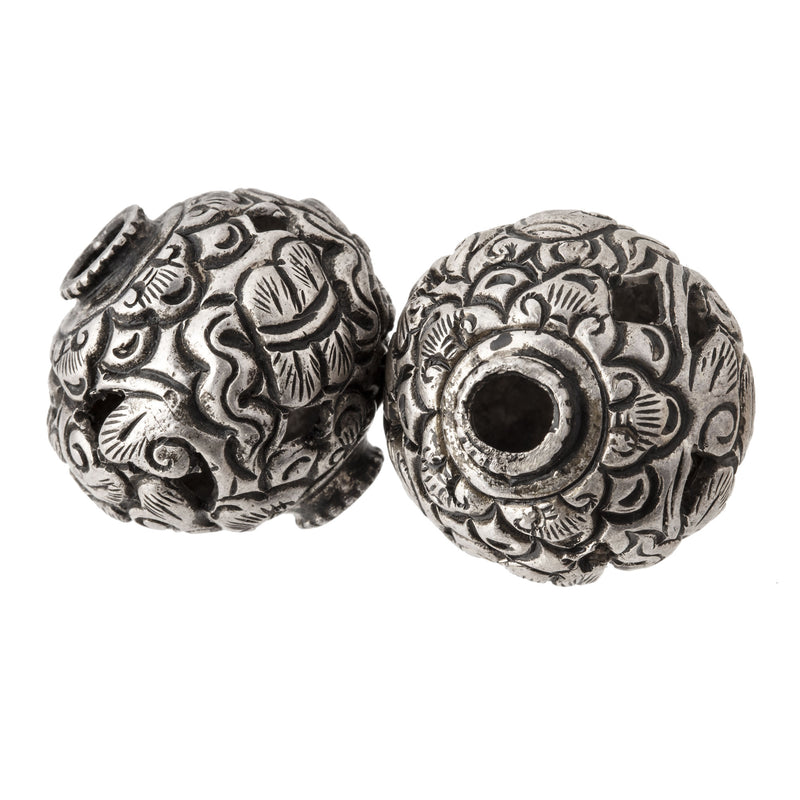 Vintage sterling silver repousse bead from Nepal.  26x26mm. 5.7mm hole  Pkg1. 