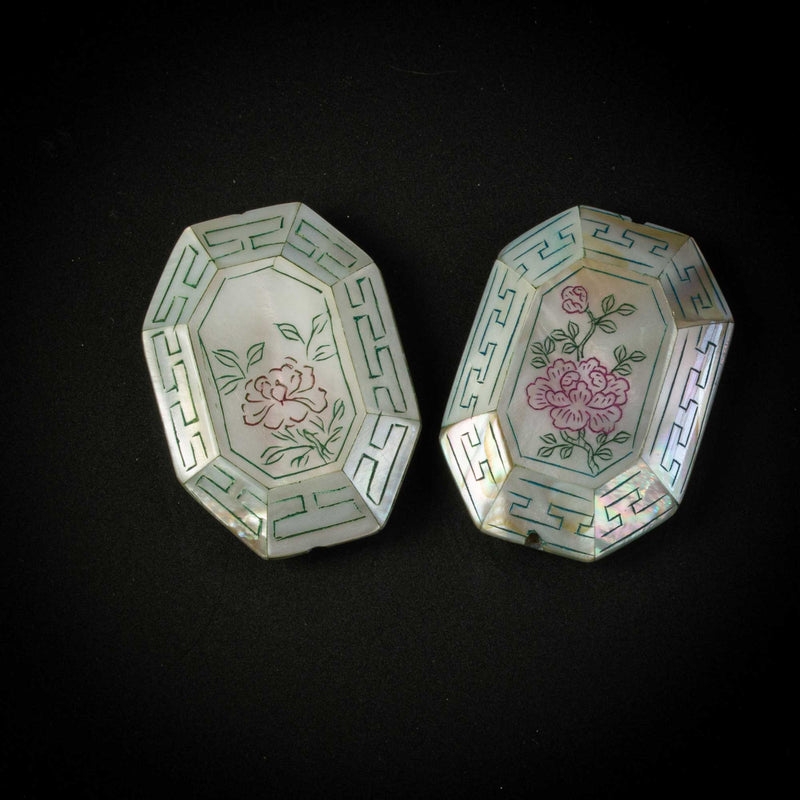 Vintage Chinese Mother of Pearl Inlaid etched and painted bead 27x35x10mm.  b10-0101