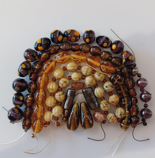Beige and yellow and brown vintage glass bead strand mix. b11-mx19