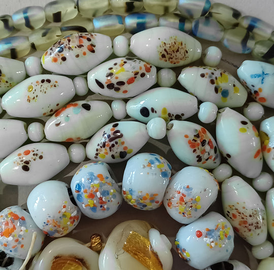 Vintage Japanese and Czech glass bead mix. b11-mx23