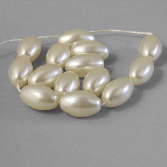 Large Creamy Off- White Oval-Shaped Glass Pearls, vintage Japanese. 18x11mm, Pkg 15. b11-pr-0132