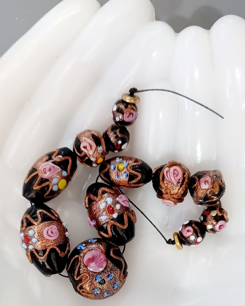 Vintage Venetian Fiorato Wedding Cake beads, 1950s. 12 beads, 1 Str. b1-3002