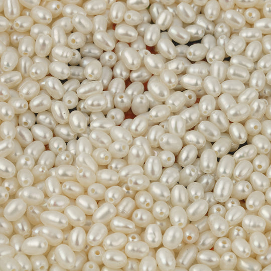 AA quality freshwater pearls, loose, ovals, white. 4x3mm. Pkg100. 1990s. b15-prl158