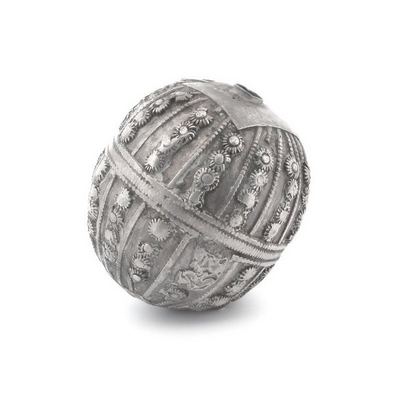Antique silver Yemeni wedding bead. 39mm x 34.5 mm. b18-684cs