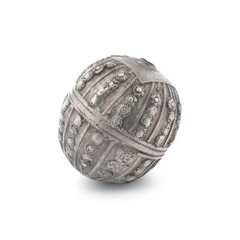 Antique silver Yemeni wedding bead. 39mm x 34.5 mm. b18-684cs