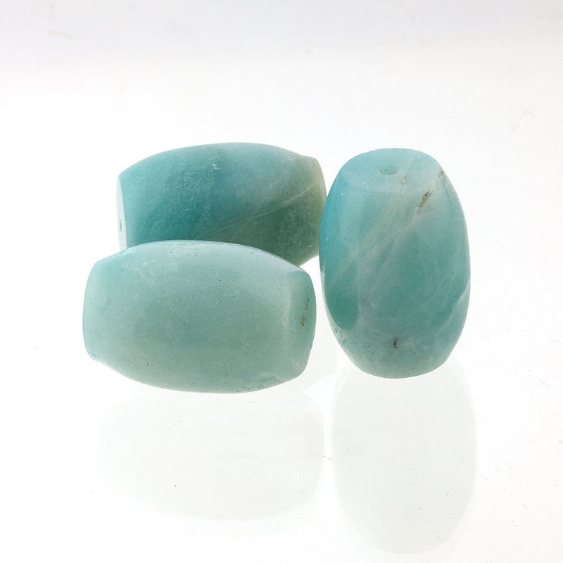 Beautiful Aqua Blue Chalcedony Barrel bead, vintage hand cut. 25x18mm. b4-cha125