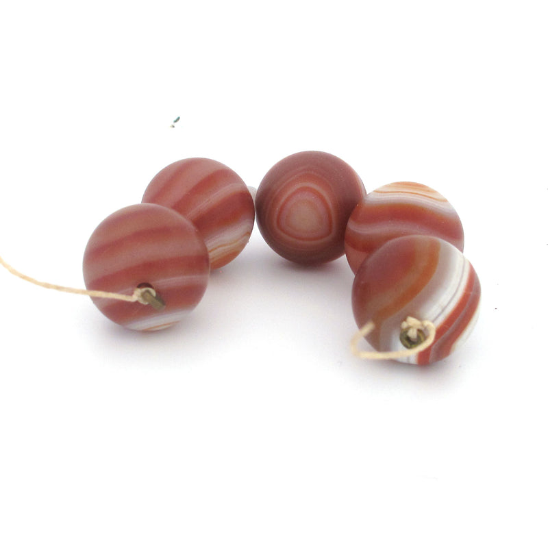 Sardonyx round beads. 18mm. Pkg 5. b4-sar189