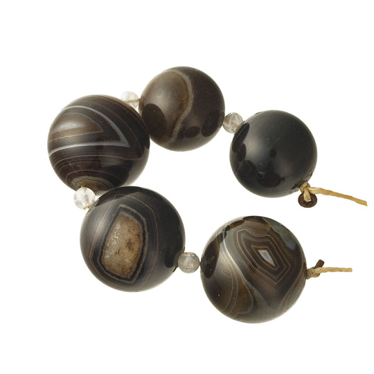 Sardonyx round beads. 17-20mm. 1 Str. of 5 beads. b4-sar190