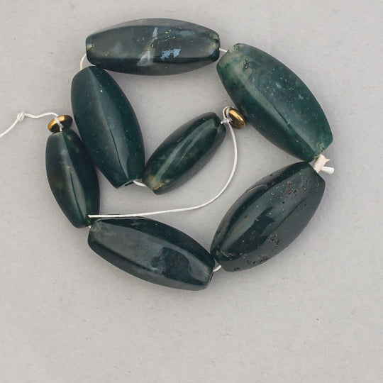 7.25" Strand of 7 old Bloodstone Jasper hand carved 3 sided beads from India 1960s-1970s. 21-30mm.  b4-jas271