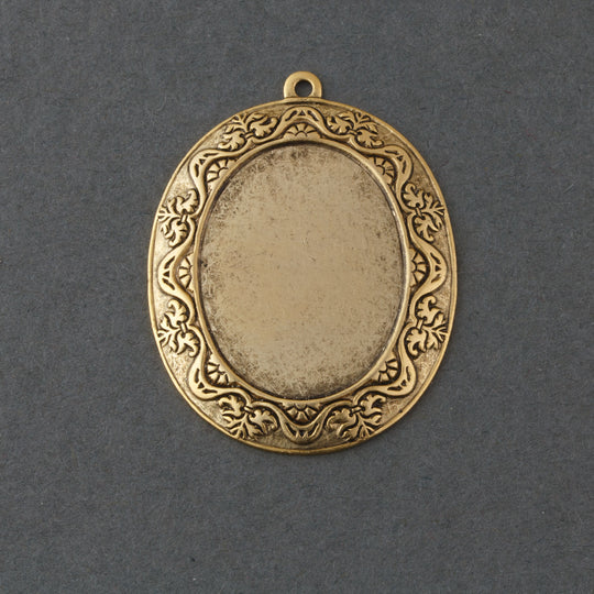 Ornate Victorian-Style 14k gold plated stamped brass oval frame pendant setting for 24x19mm oval cabochon. b9-0594-2g