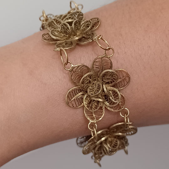 Vintage silver vermeil fine filigree flower link bracelet. Taxco, Mexico. 1940s. 7 inches. j-brvs997