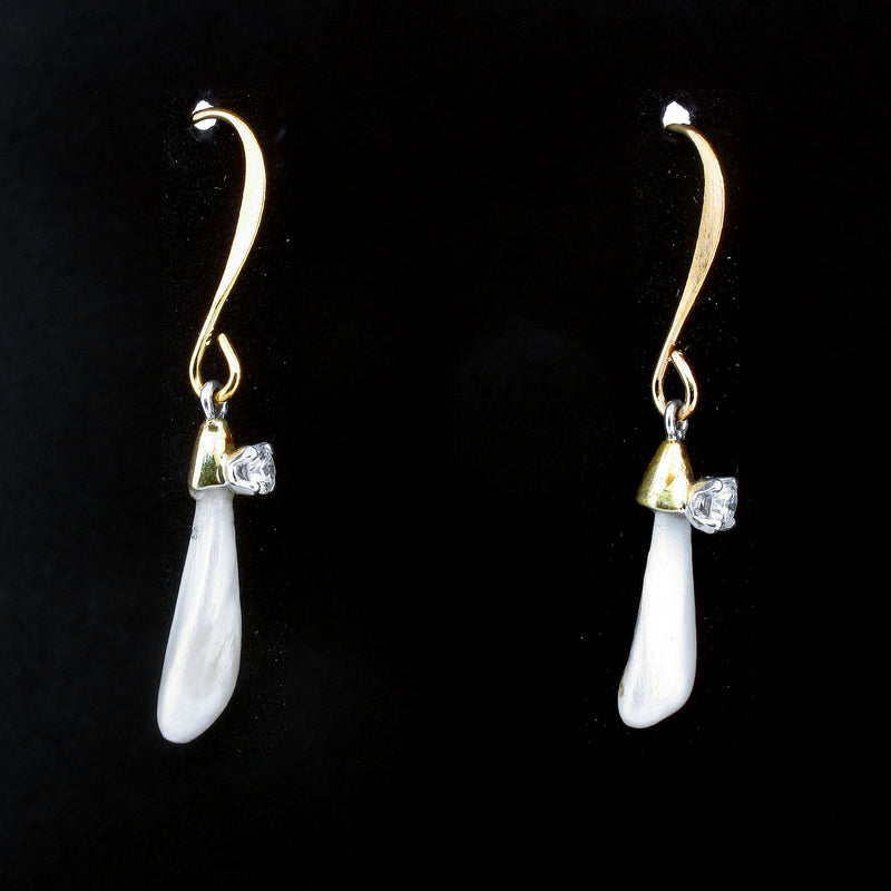 Vintage Mississippi pearl earrings with 15 point full cut diamonds on gold filled wire. erfn127