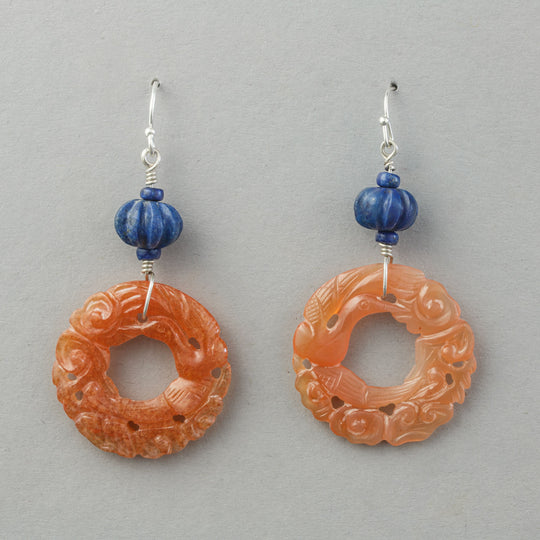 Vintage carved carnelian and lapis lazuli bead earrings. Sterling silver earwires. j-ergm005