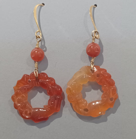 Vintage hand carved carnelian ring earrings. Gold filled. j-ergm007