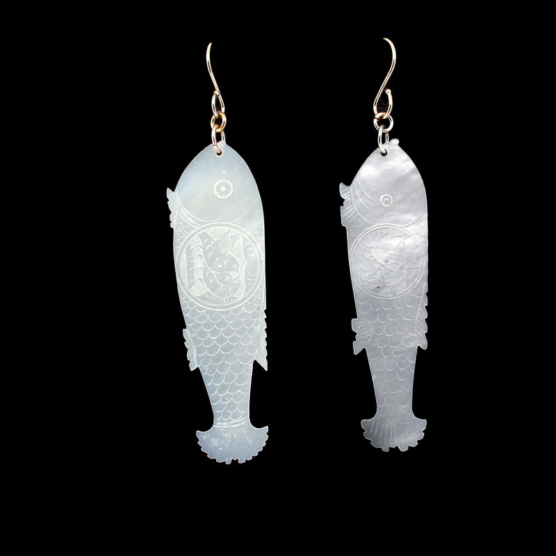 18th c. Chinese mother of pearl gaming counter earrings,fish shaped. eror497