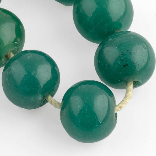 Old "Peking" Chinese wound glass18-19mm round bead in opaque jade green. b11-gr-2040