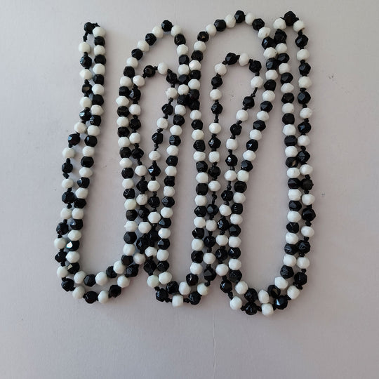Art Deco flapper necklace black & white. 1920s. 56", Czechoslovakia . j-nlad1004