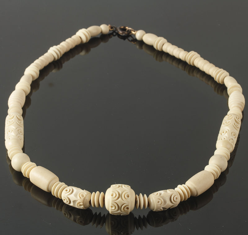 Cream colored Necklace, carved and smooth celluloid beads.1930s-40s j-nlbd2196