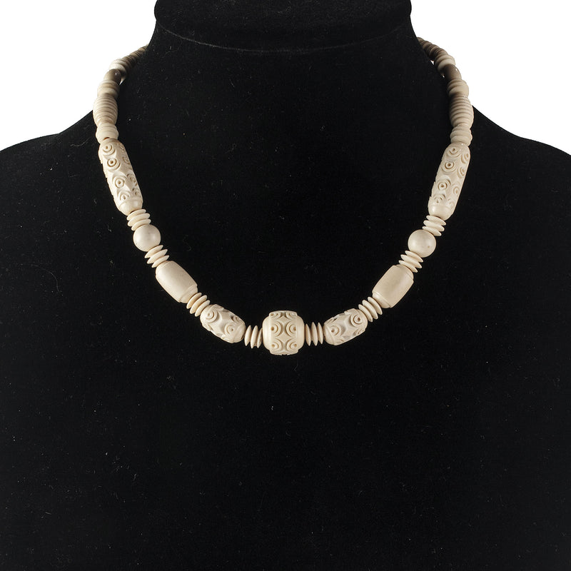 Cream colored Necklace, carved and smooth celluloid beads.1930s-40s j-nlbd2196