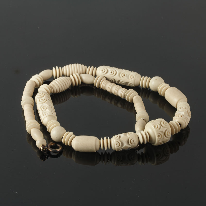 Cream colored Necklace, carved and smooth celluloid beads.1930s-40s j-nlbd2196