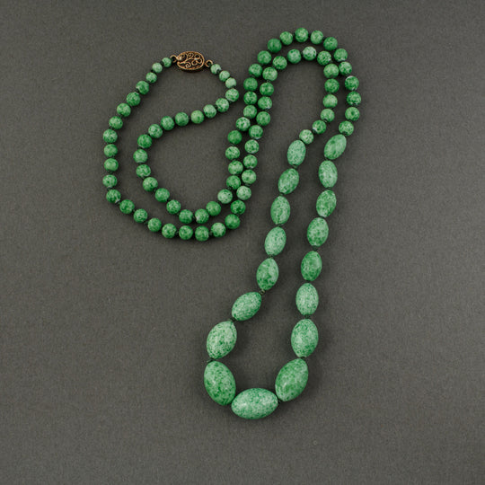 Art Deco mottled Green "Peking Glass" crumb bead necklace. 35". Czechoslovakia.  1930s.  nlbd2251