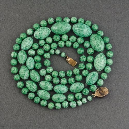 Art Deco mottled Green "Peking Glass" crumb bead necklace. 35". Czechoslovakia.  1930s.  nlbd2251