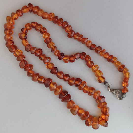 Vintage Baltic Amber small smooth  clear nugget bead necklace, honey and cognac tones. 18". j-nlbd2257