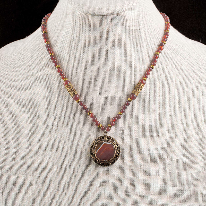 Antique Chinese Sardonyx and silver pendant necklace with carnelian beads. j-nlgm002