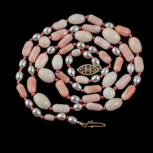 1980s vintage angelskin precious coral and freshwater pearl necklace. 24 inches. nlja920)