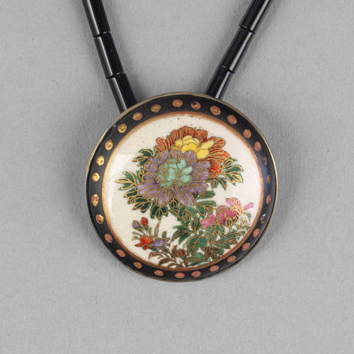Antique Japanese Satsuma hand painted ceramic pendant necklace black onyx and goldstone beads. nlor852