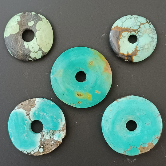5 vintage natural Hubei Turquoise donut pi beads. 20-25mm. 19.5gr.  b4-tur516