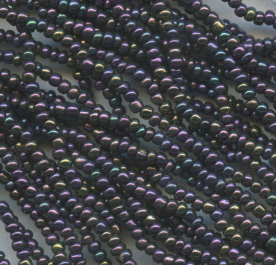 b17-111-Vintage Czech purple iris size 11° 9 grams