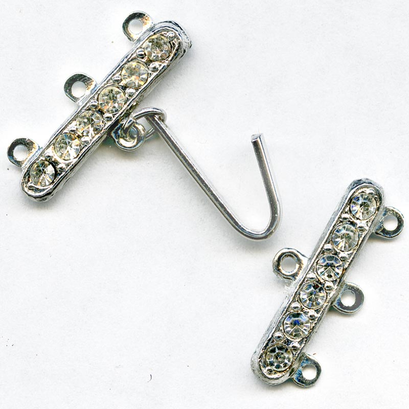 Vintage 2-part 3-strand bar clasp with hook. Rhodium plated with 6 rhinestones. 23mm width.