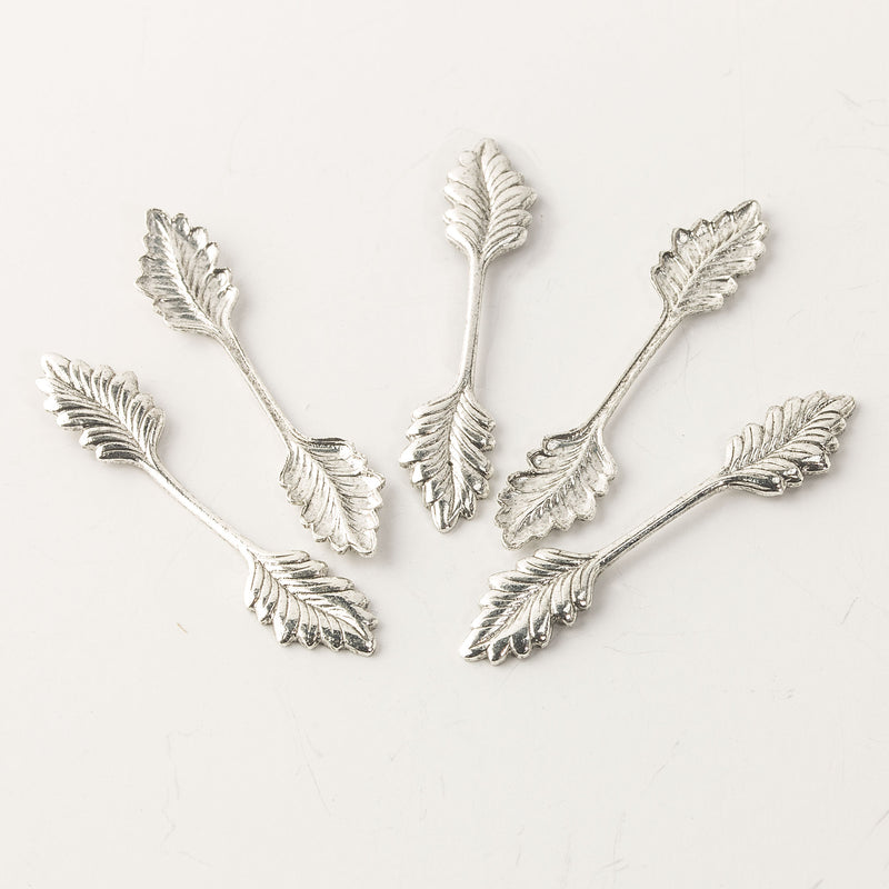 Sterling silver plated fold over bail with leaf design. 35x5mm. Pkg. of 4.
