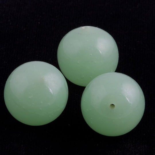 Vintage 16mm jade glass round, Japan, sold individually. B11-gr-0990