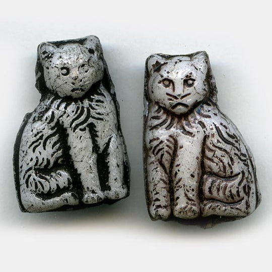 Vintage Austrian molded glass cat beads 15x10mm pkg of 4. b11-bw-0931(e)