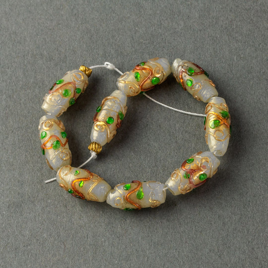 Vintage Venetian Fiorato Wedding Cake oval beads. 1920s. 13mm in length. Strand of 9. b1-1065