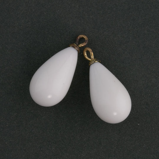 White Glass Teardrops on wire with loop. Japanese . Pkg 4. b11-bw-0908