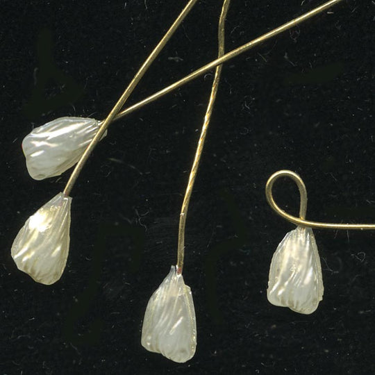 Vintage Japanese glass pearl leaf on wire 5x7mm pkg of 6. b11-pr-0140(e)