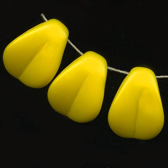 Flower Petal Yellow Glass Pendant Beads. Czechoslovakia. Pkg 10. b11-yo-0905