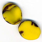 b11-yo-0835-Vintage Czech flat oval. 16x13mm. Pkg of 1