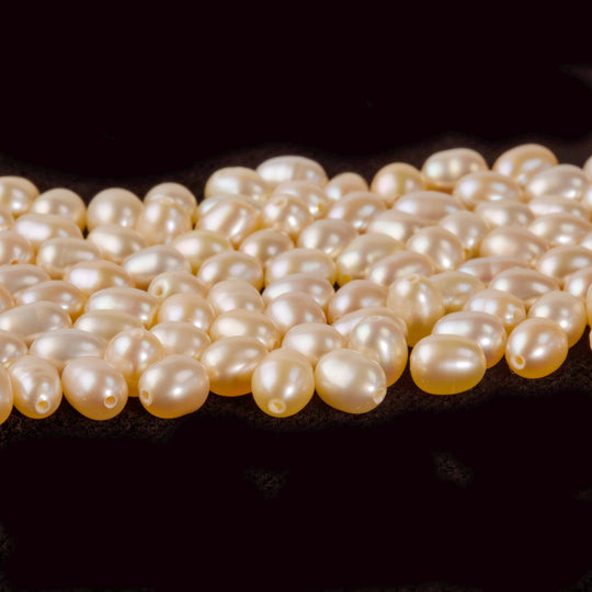 AA quality freshwater pearls, loose, ovals light apricot. 5.25x4mm. Pkg 25. 1990s. b15-prl137