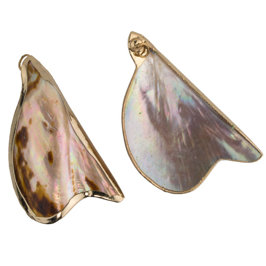 Vintage gold ledged seashell pendant average 57x22mm with bail on back. 1 piece b15-she395(e)