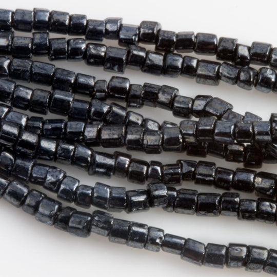 b17-152 Vintage Czech hematite glass hexagonal cut. Size 9 12 gram hank.