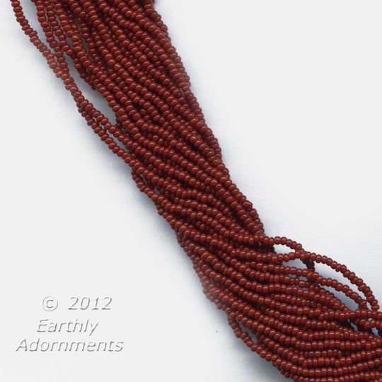 Vintage burnt umber glass seed bead, size 16/0, Czechoslovakia, 16 gram hank. b17-199