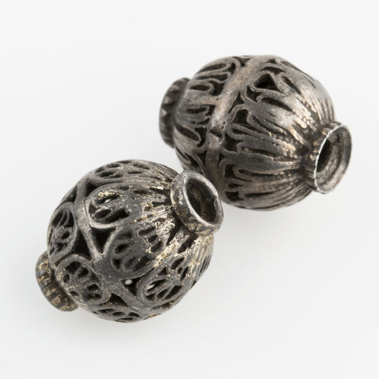 Antique silver Yemeni bead 19x16mm. Sold individually. b18-605cs