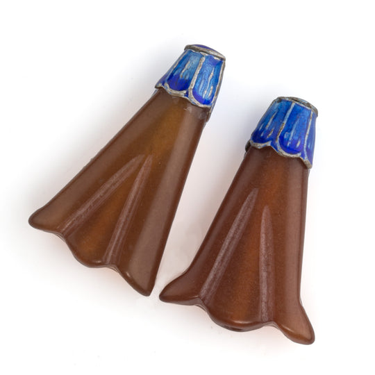 Hand carved fan shaped Hsiu Jade serpentine narrow papyrus leaf pendant. 2 pieces. B4-car308