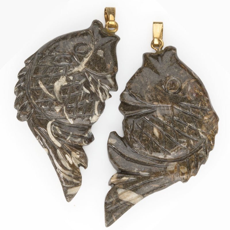 Vintage carved jasper fish pendant. 25x40mm. 1 piece. 