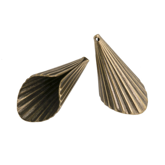 Corrugated large brass cone. 40x20mm 2 pieces. b9-2084